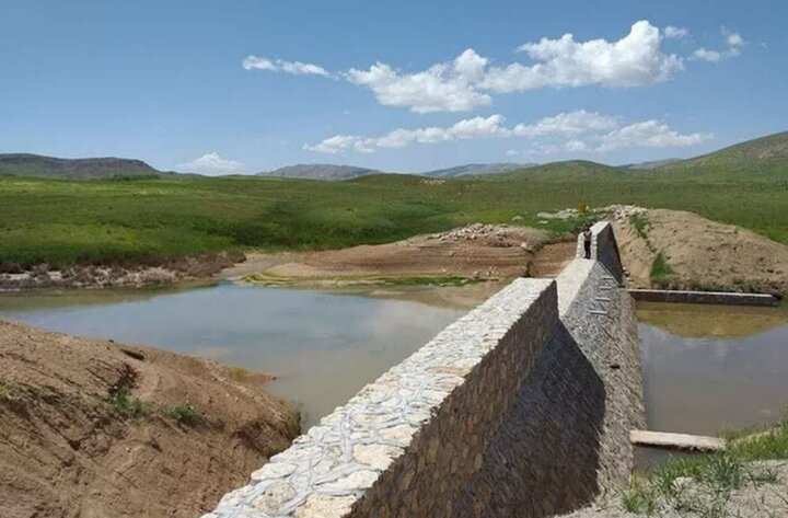 افتتاح پروژه آبخیز داری به مناسبت هفته دولت درگیلانغرب